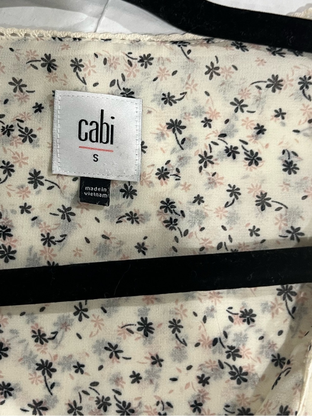 CABI SLEEVELESS RUFFLE TRIM TOP - Picture 2 of 13